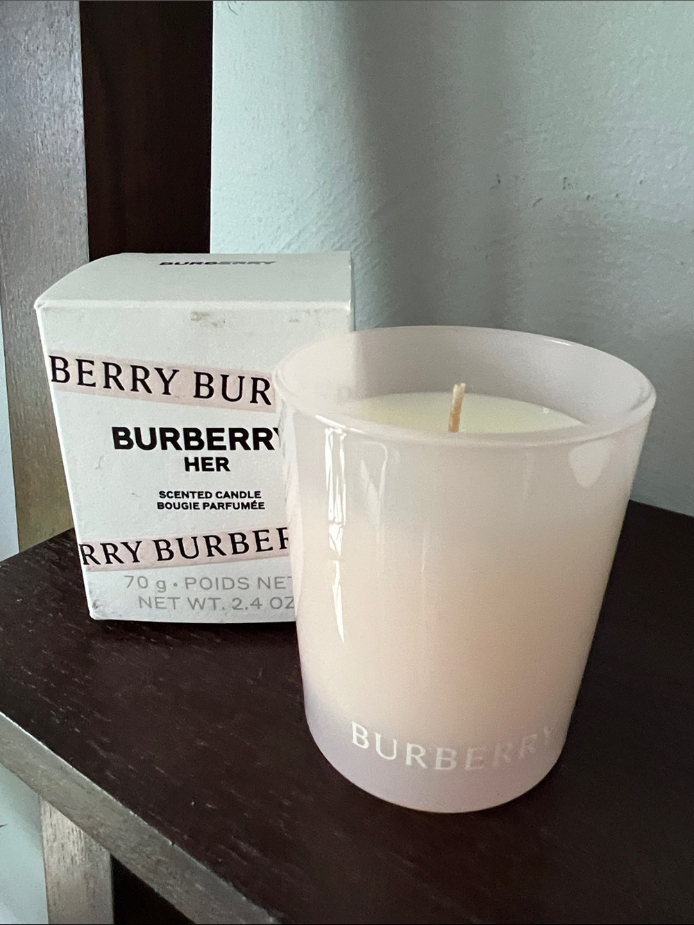 Burberry HER Scented Candle in Pale Pink Frosted Glass New in box